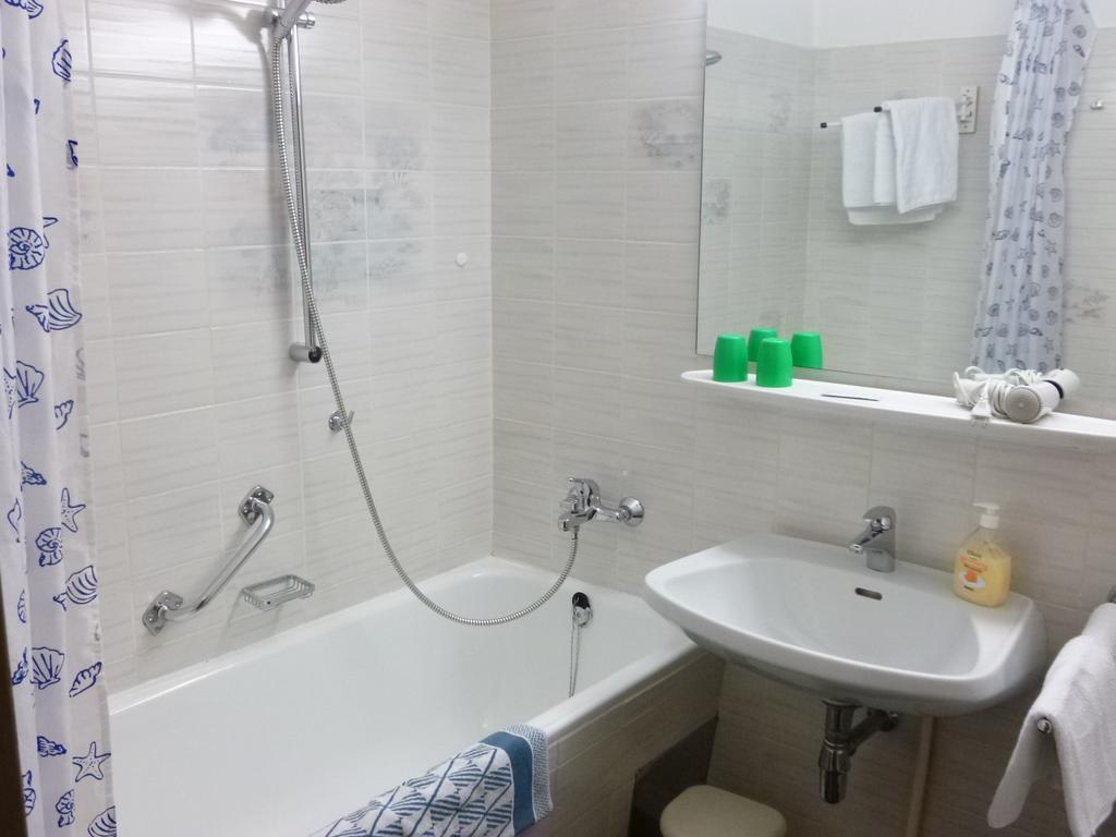Haus Alpenland Otel Tannheim Oda fotoğraf
